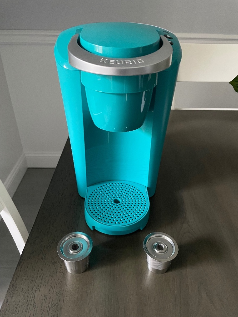 Turquoise Keurig with 2 steel cups